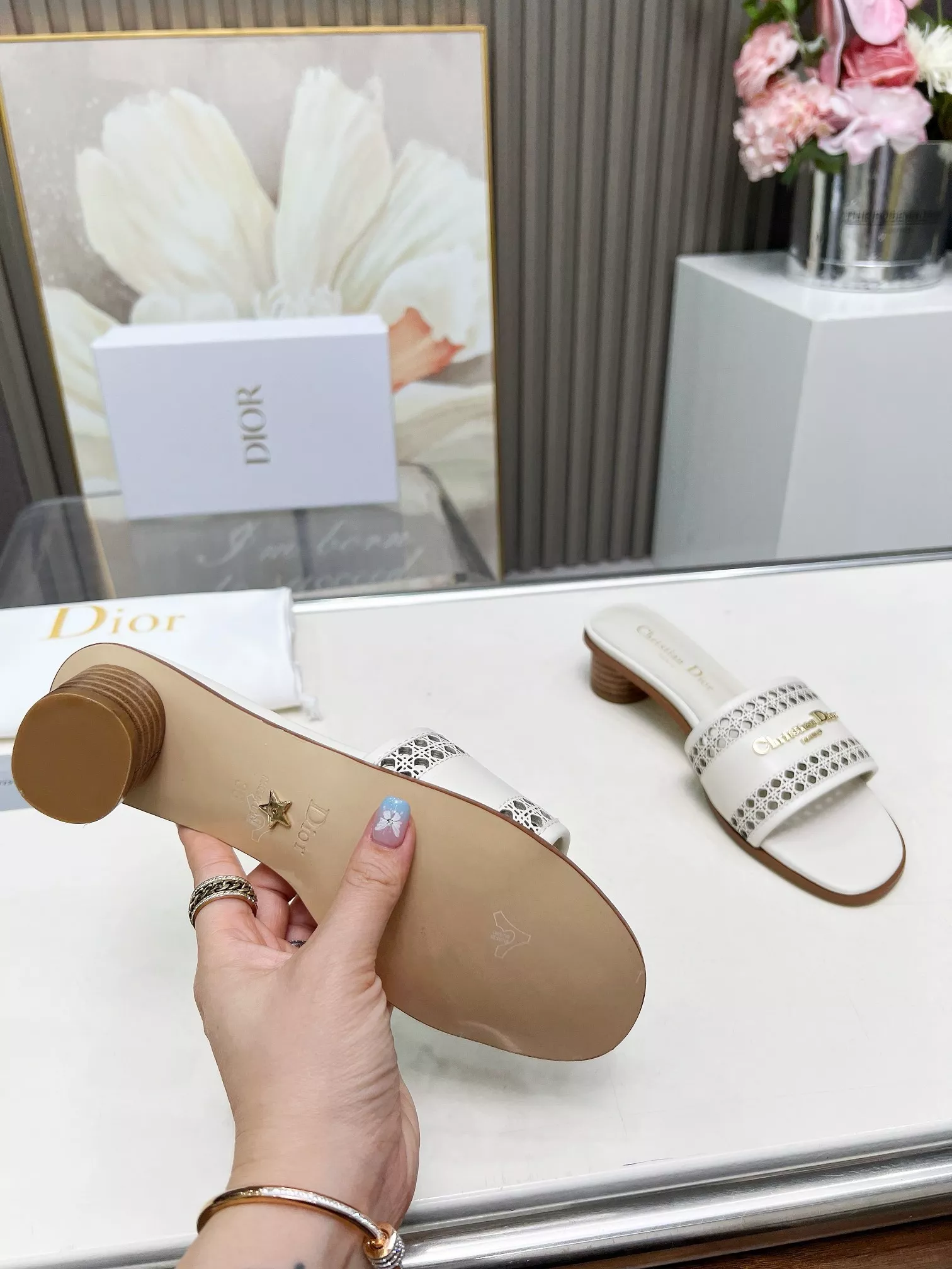 EyeCatching 8879 Christian Dior Slippers For Women