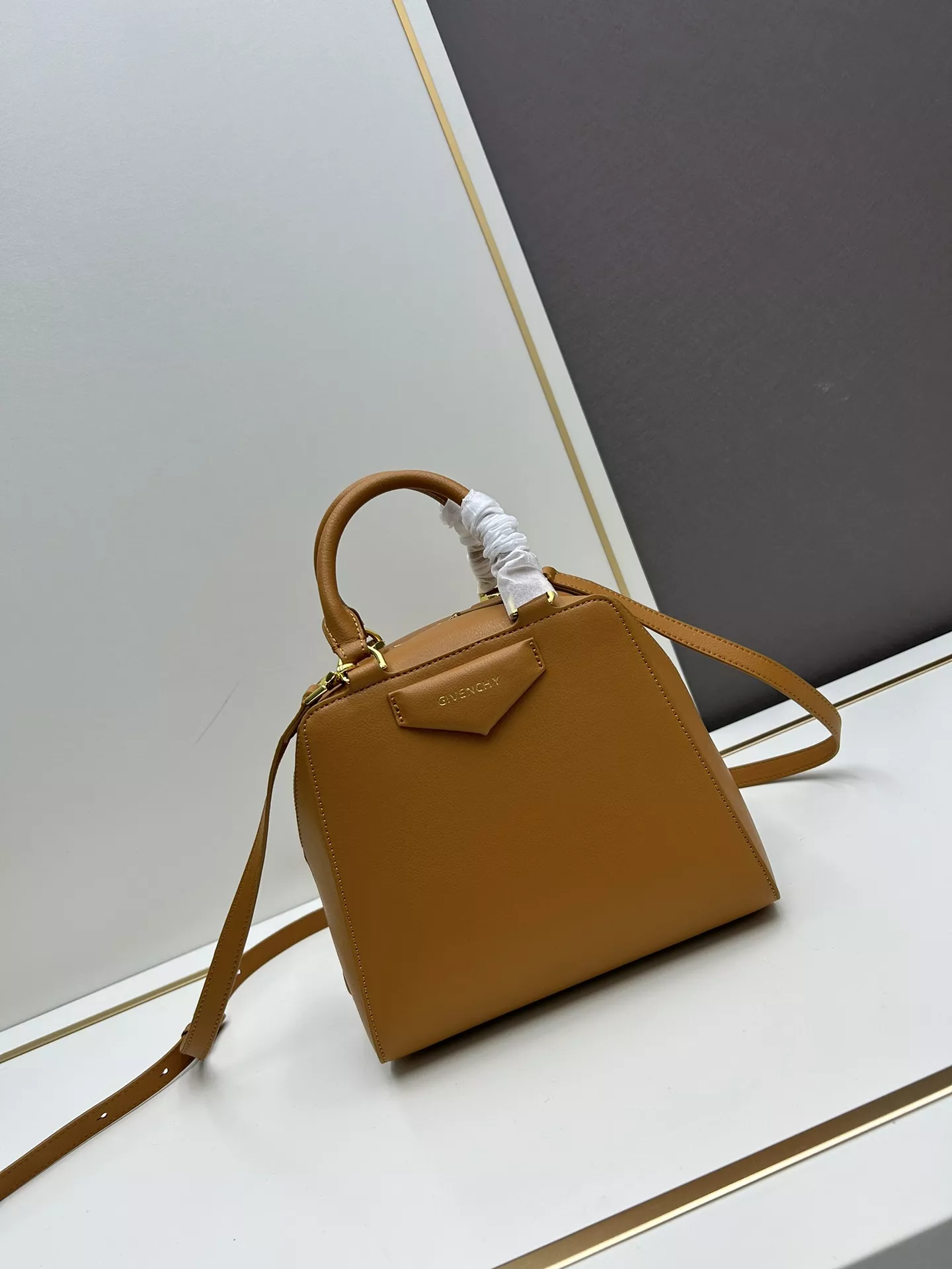 EyeCatching 8888 Givenchy AAA Quality Handbags For Women