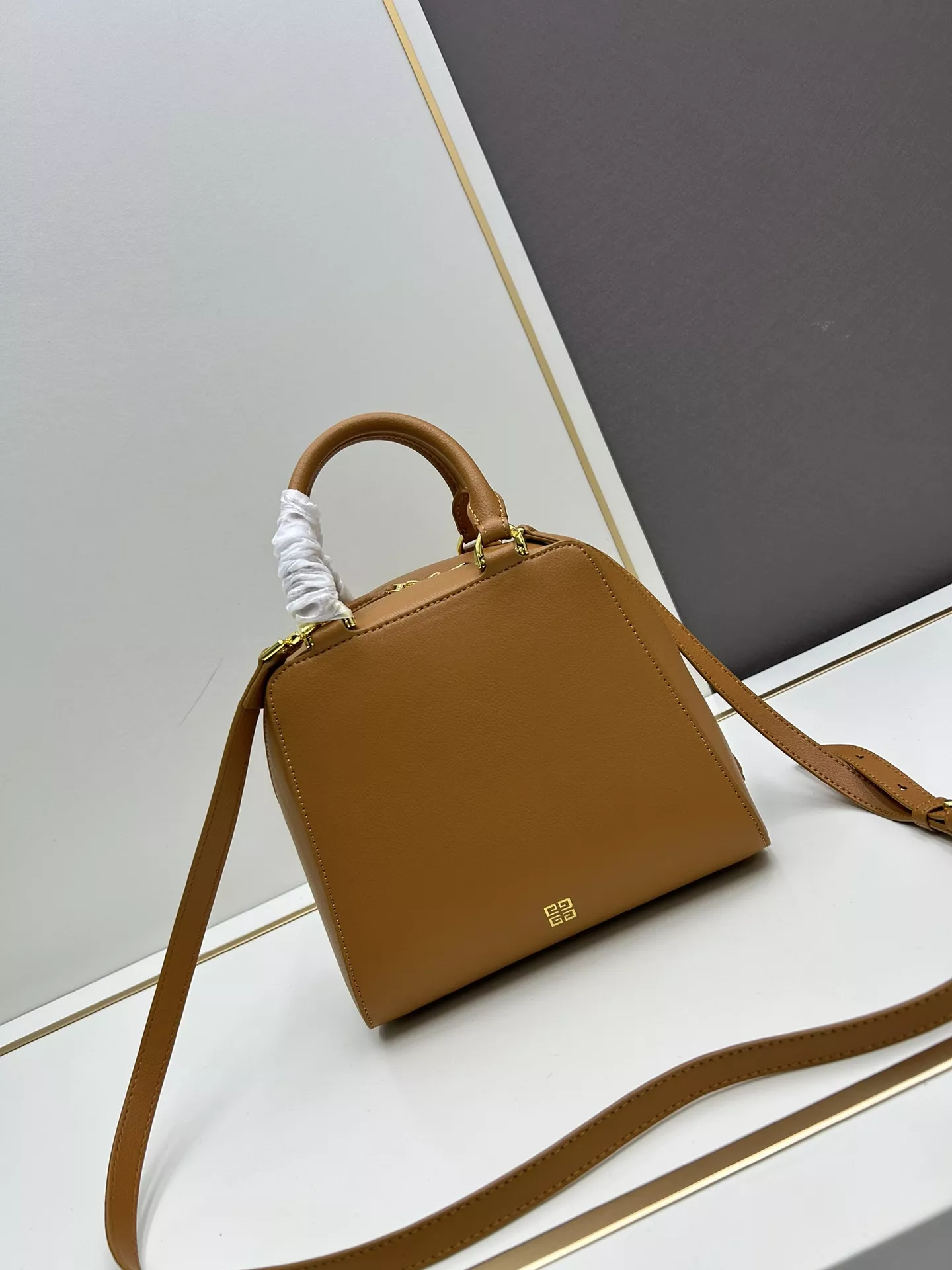 EyeCatching 8888 Givenchy AAA Quality Handbags For Women