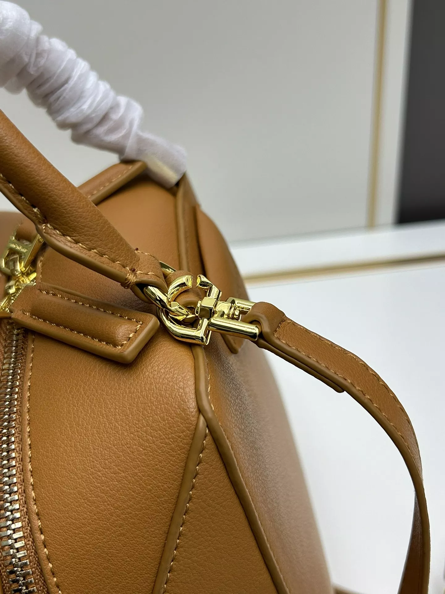 EyeCatching 8888 Givenchy AAA Quality Handbags For Women