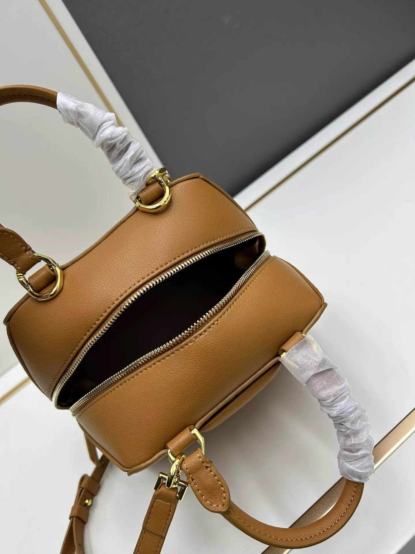 EyeCatching 8888 Givenchy AAA Quality Handbags For Women