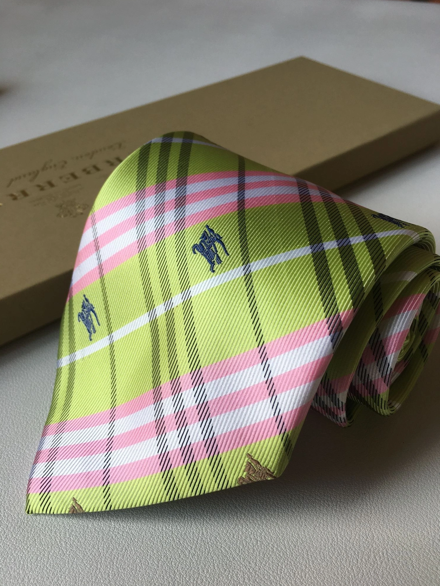 EyeCatching 8991 Burberry Necktie For Men