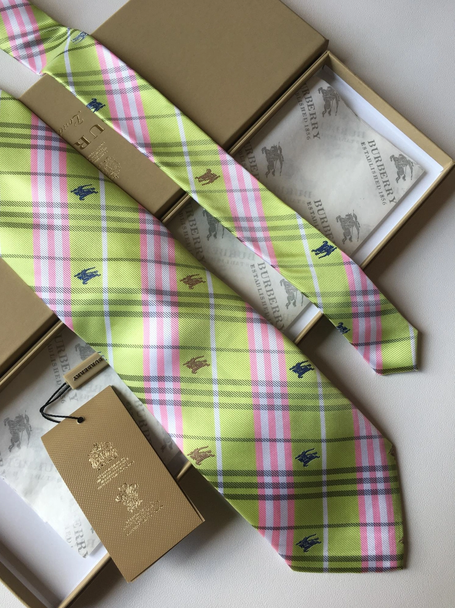 EyeCatching 8991 Burberry Necktie For Men