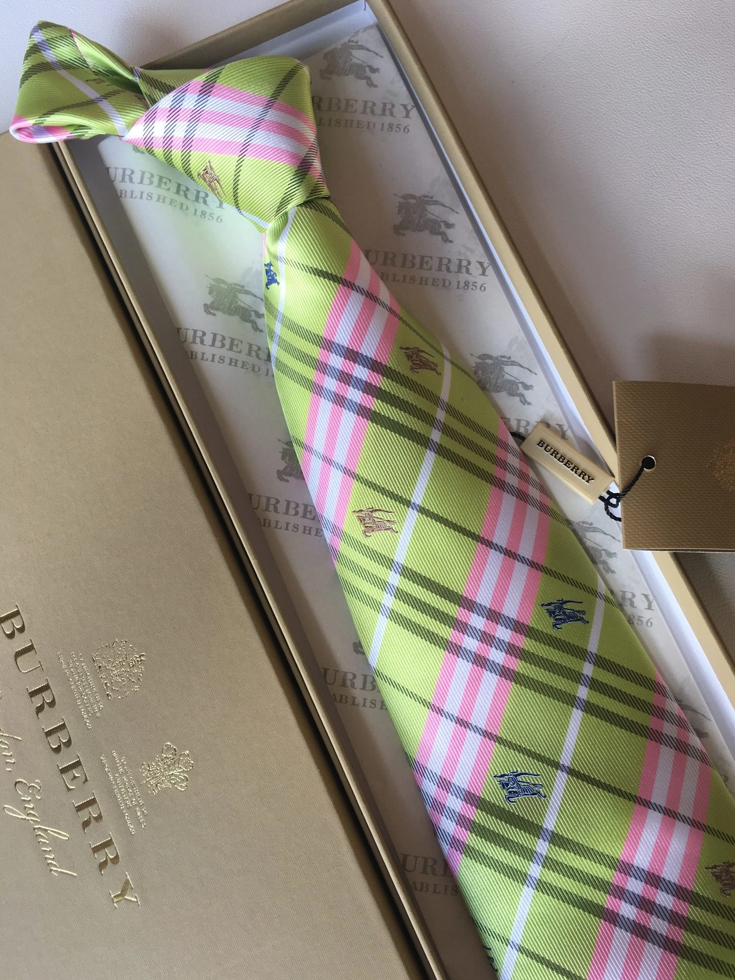 EyeCatching 8991 Burberry Necktie For Men