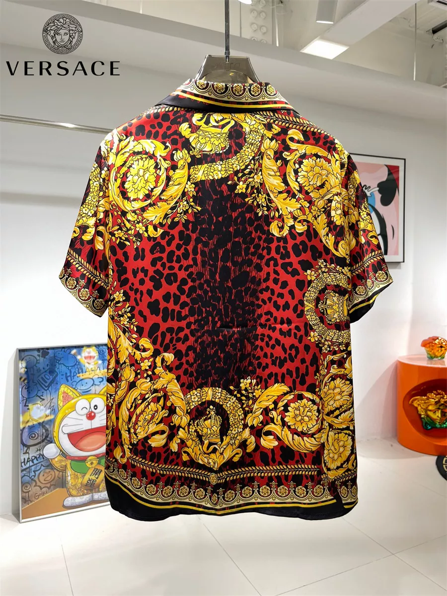 EyeCatching 8996 Versace Tracksuits Short Sleeved For Men