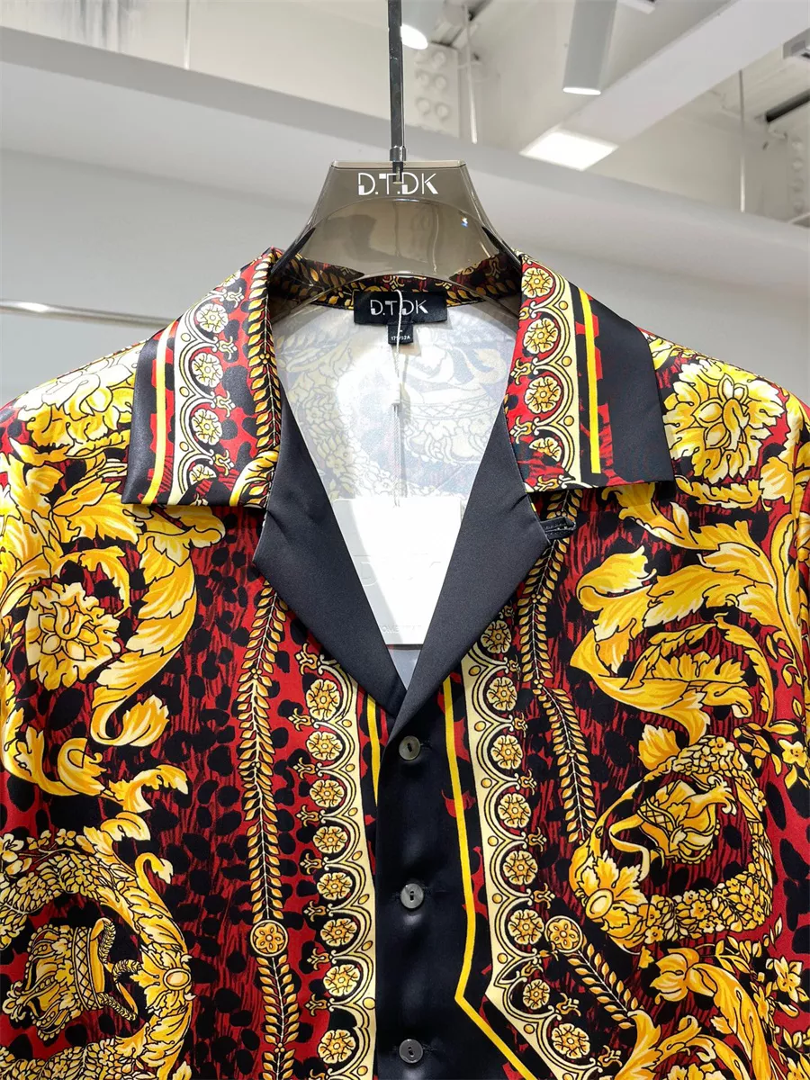 EyeCatching 8996 Versace Tracksuits Short Sleeved For Men
