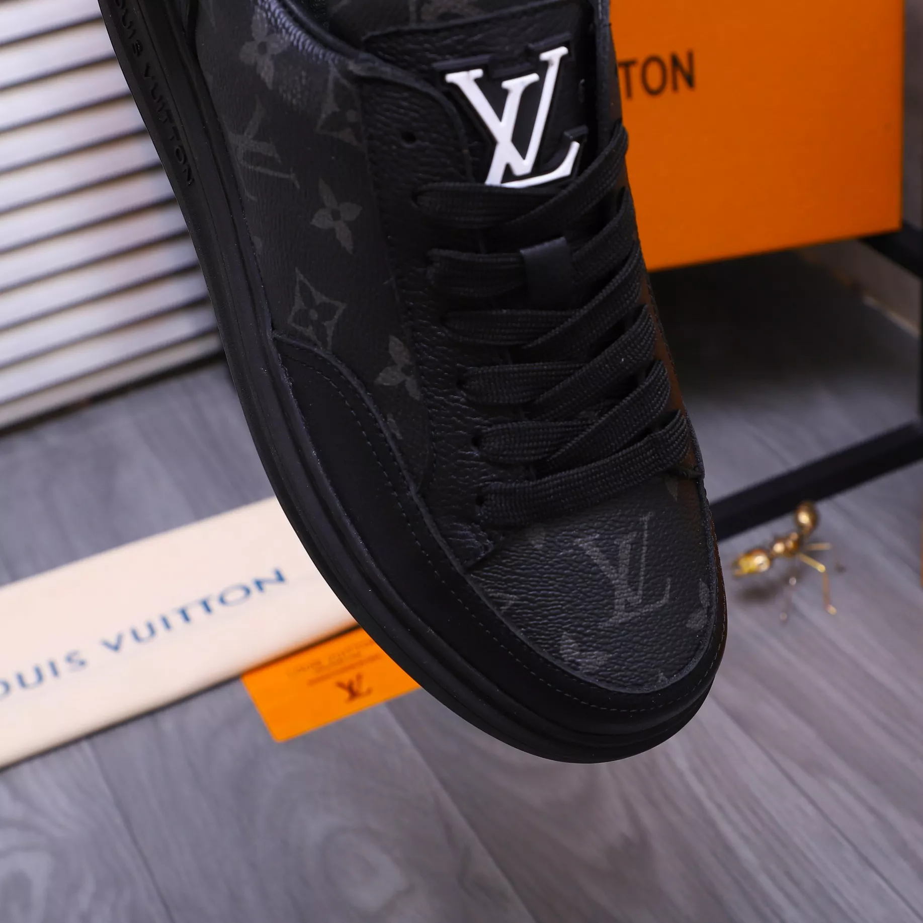 EyeCatching 9011 Louis Vuitton Casual Shoes For Men