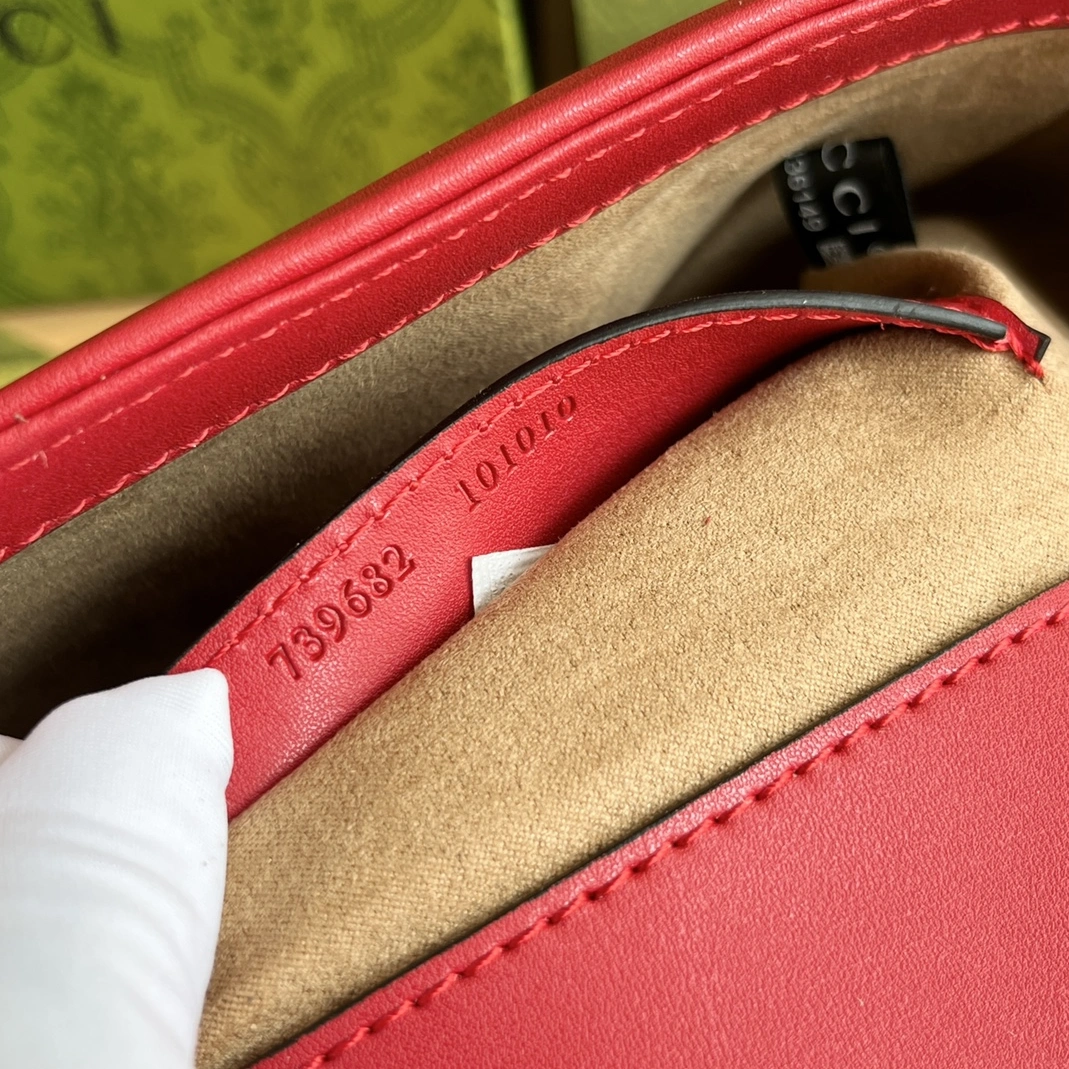 EyeCatching 9026 Gucci AAA Quality Messenger Bags For Women