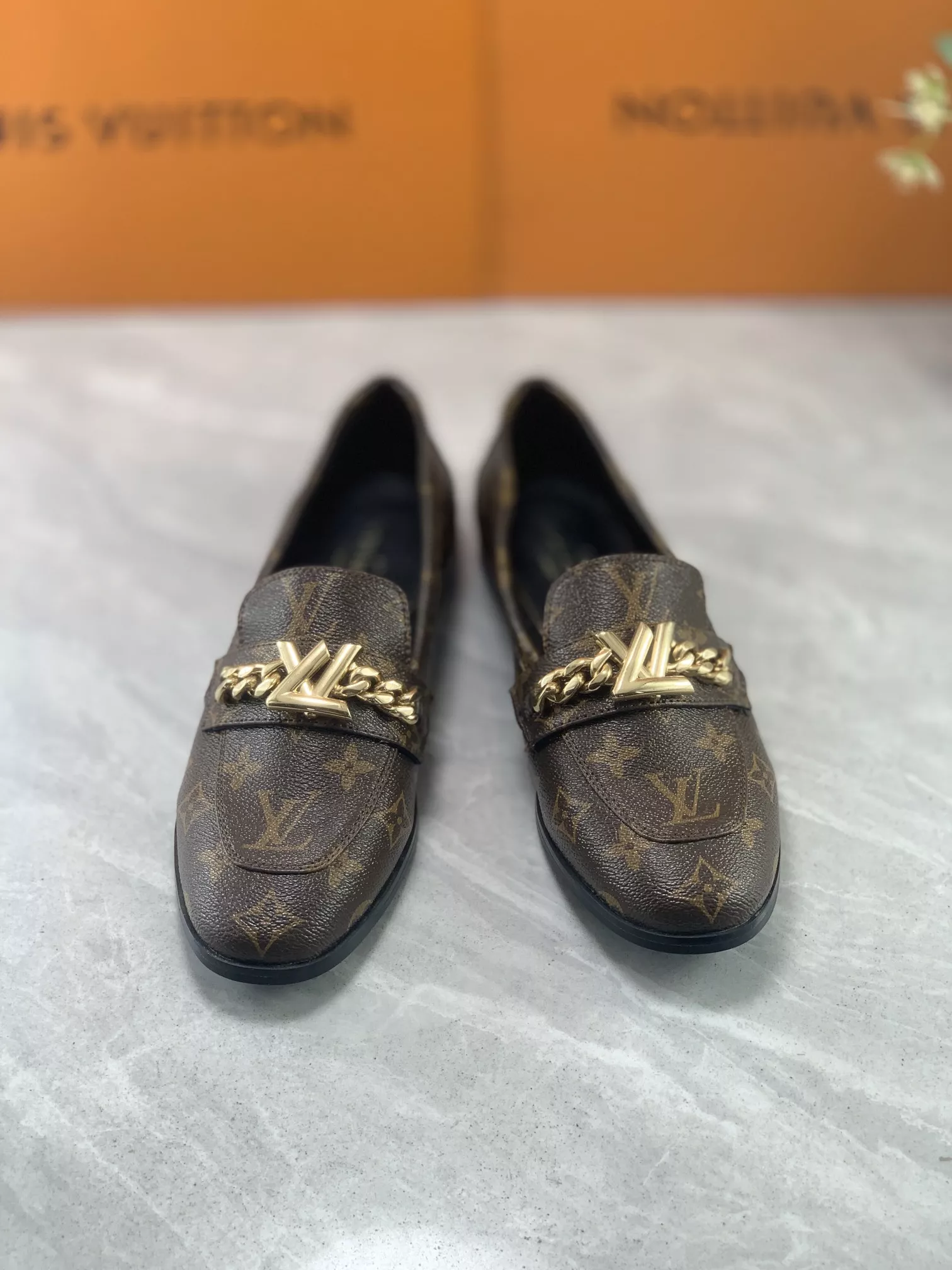 EyeCatching 9088 Louis Vuitton LV Oxfords Shoes For Women