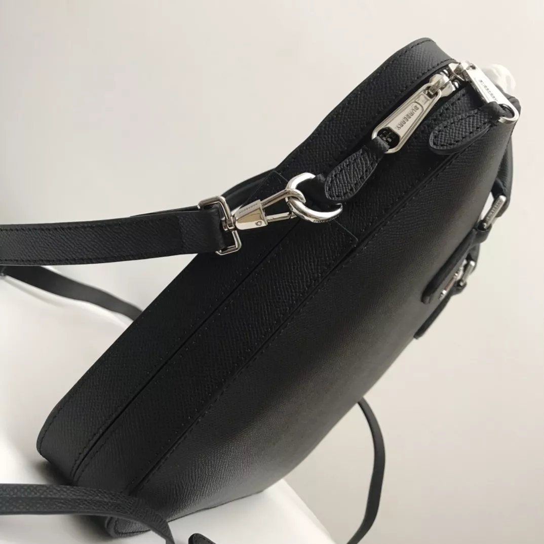 EyeCatching 9152 Burberry AAA Man Handbags