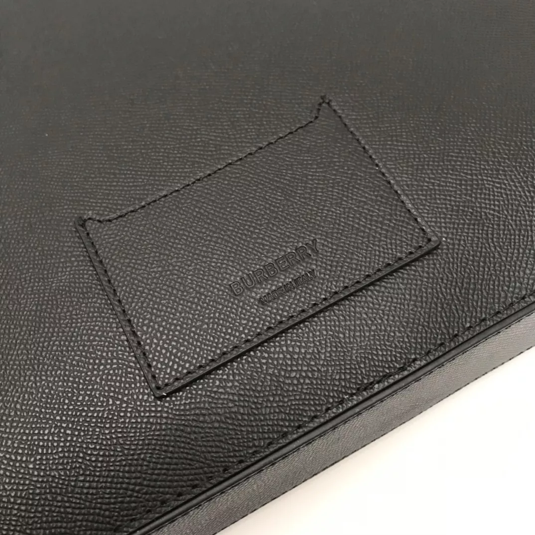 EyeCatching 9152 Burberry AAA Man Handbags