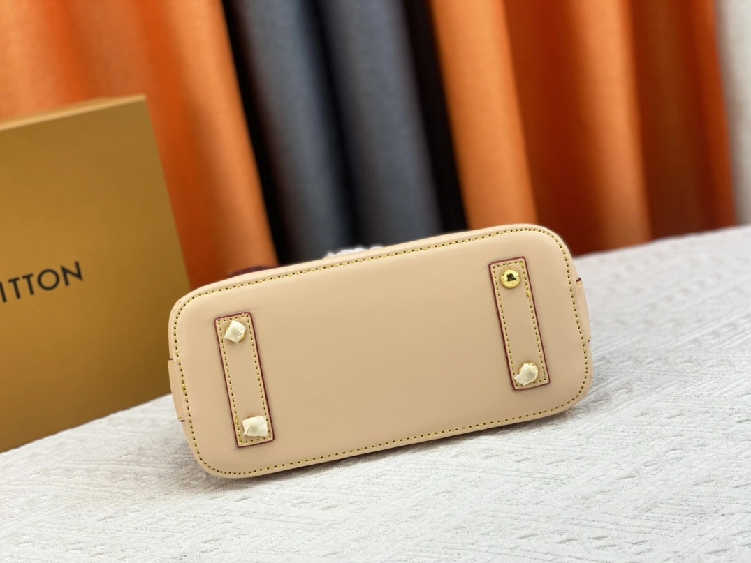 EyeCatching 9687 Louis Vuitton AAA Quality Handbags For Women