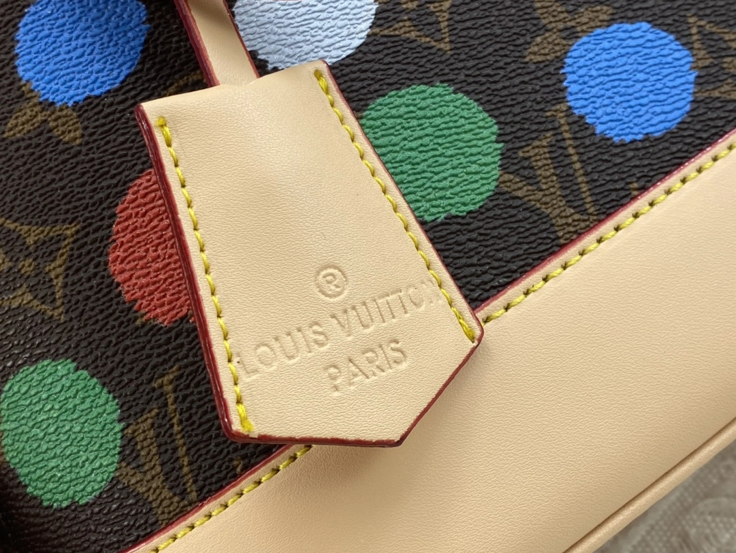 EyeCatching 9687 Louis Vuitton AAA Quality Handbags For Women