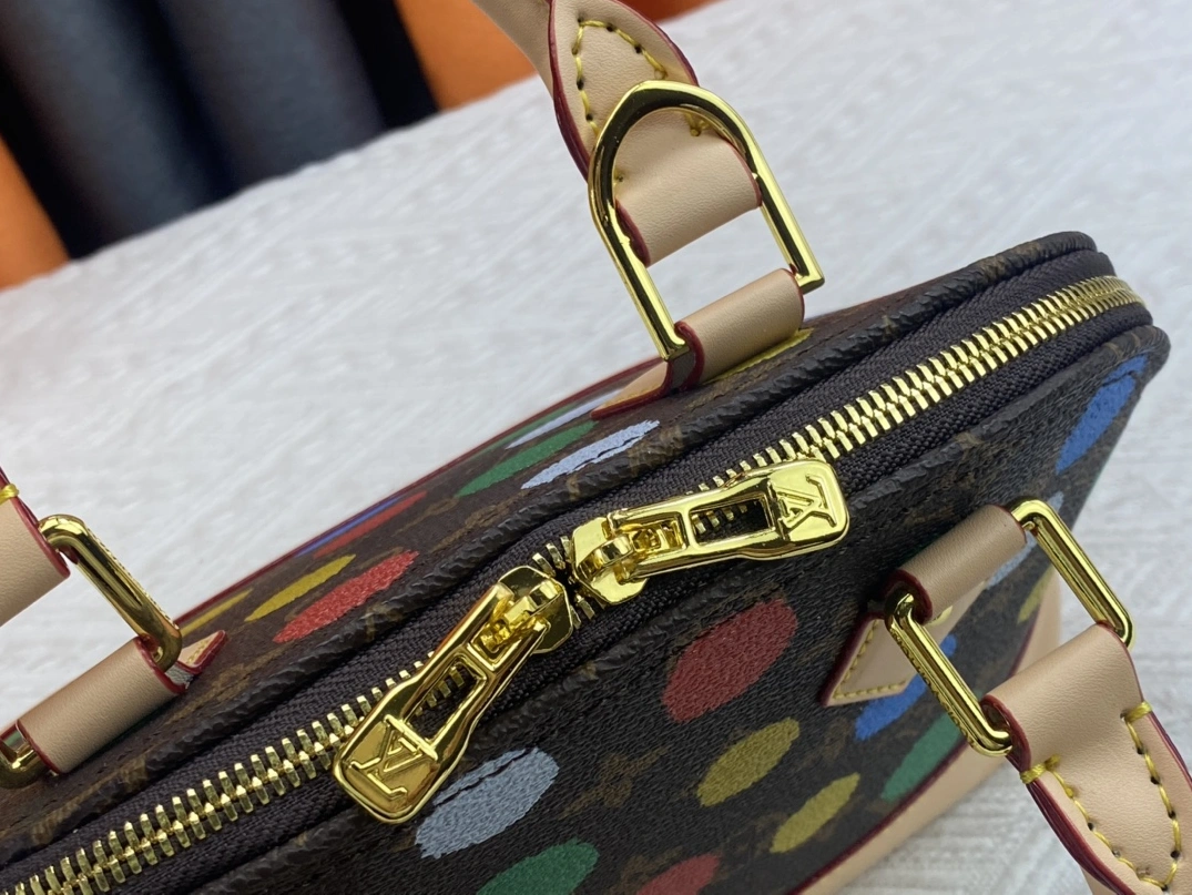 EyeCatching 9687 Louis Vuitton AAA Quality Handbags For Women