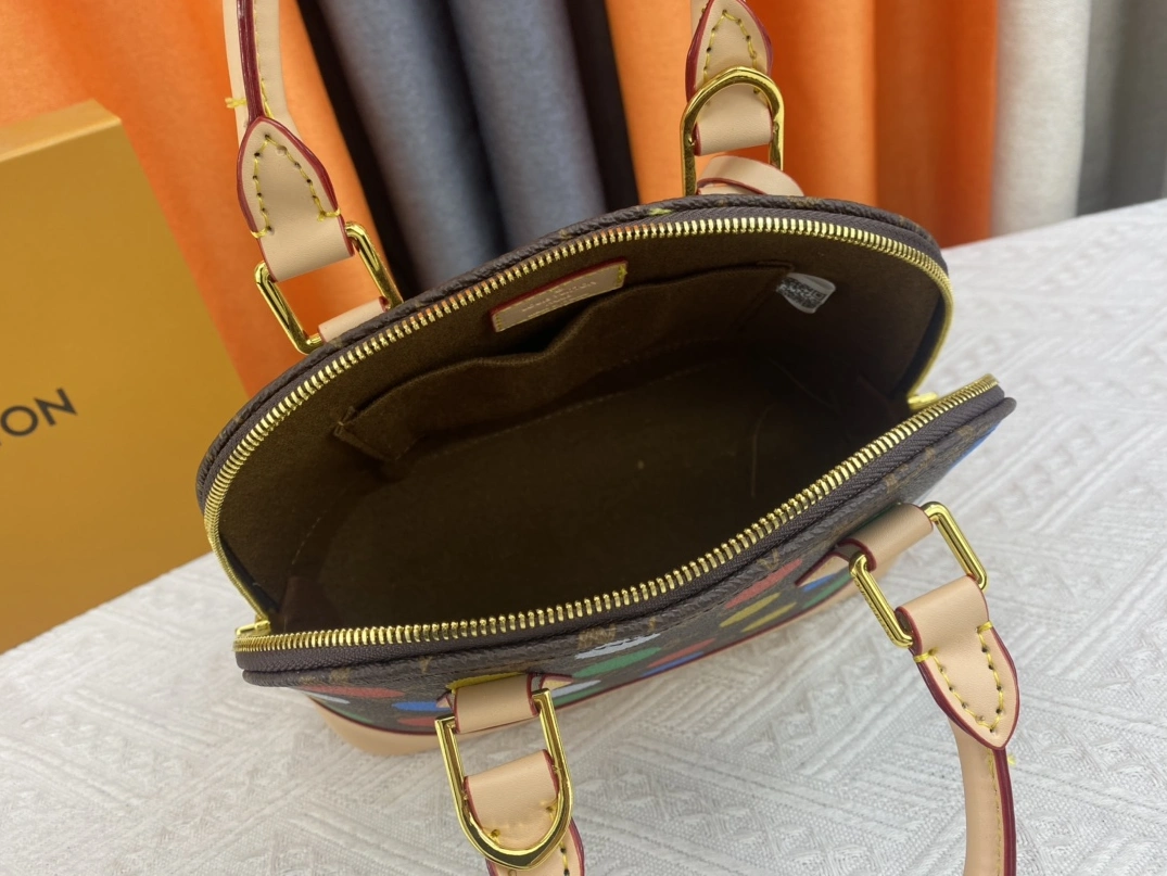 EyeCatching 9687 Louis Vuitton AAA Quality Handbags For Women