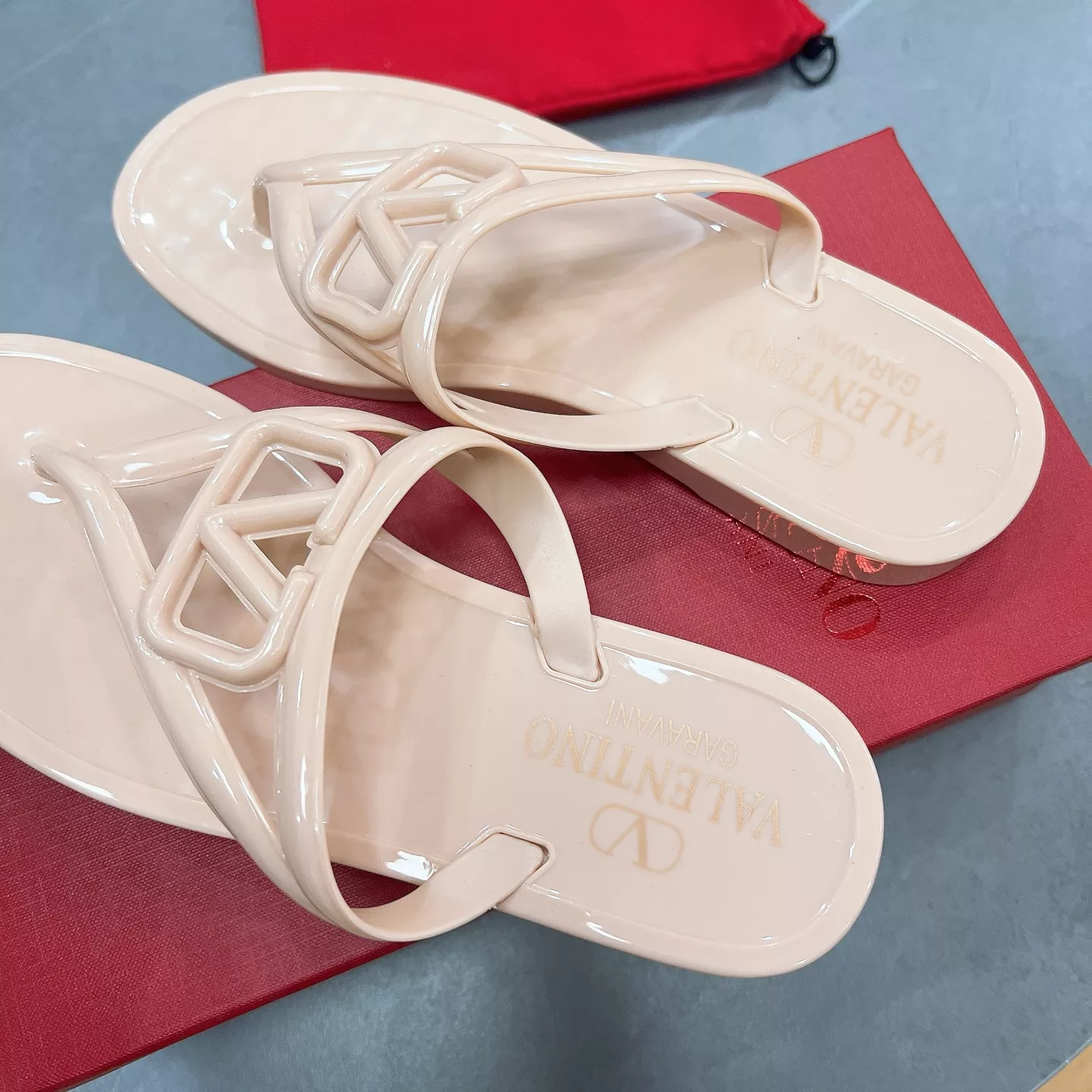 EyeCatching 9739 Valentino Slippers For Women