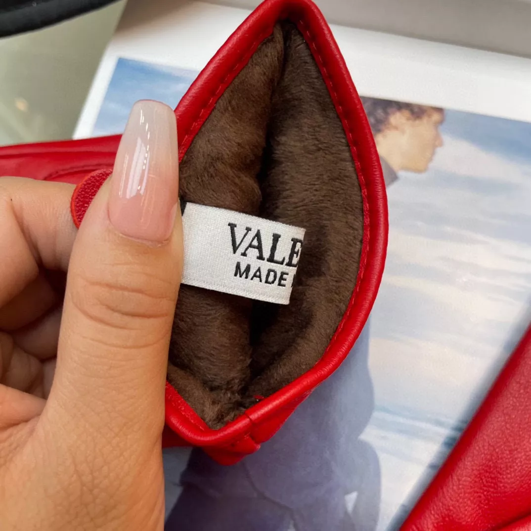 EyeCatching 9753 Valentino Gloves For Women