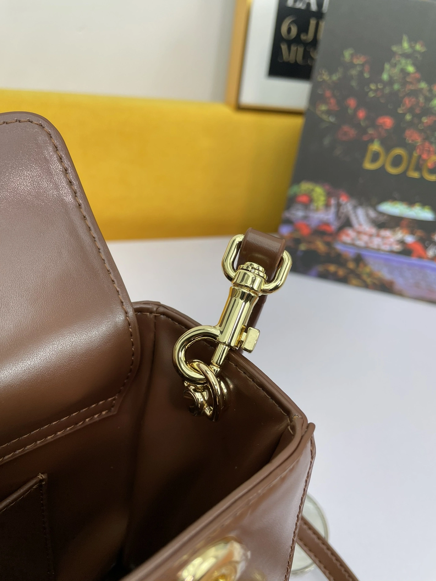 EyeCatching 9765 Dolce & Gabbana AAA Quality Handbags For Women