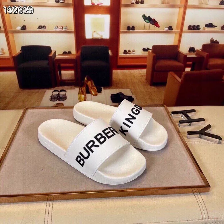 EyeCatching 9776 Burberry Slippers For Men