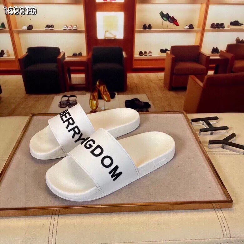 EyeCatching 9776 Burberry Slippers For Men