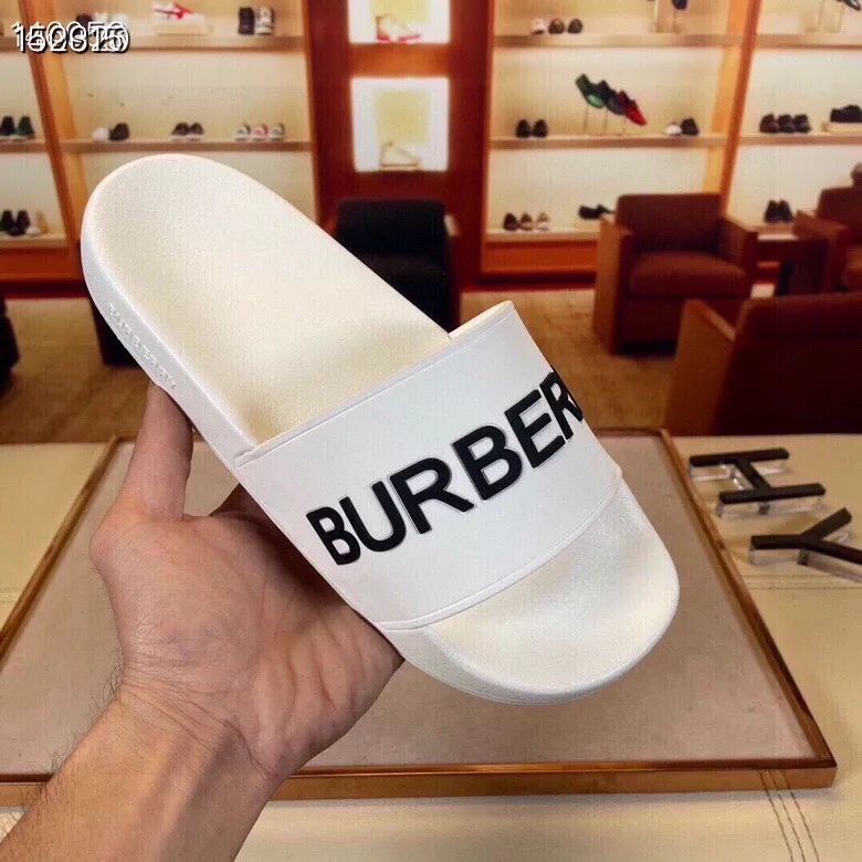 EyeCatching 9776 Burberry Slippers For Men