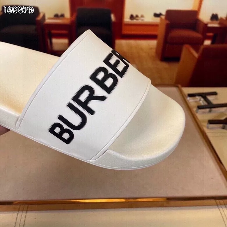 EyeCatching 9776 Burberry Slippers For Men