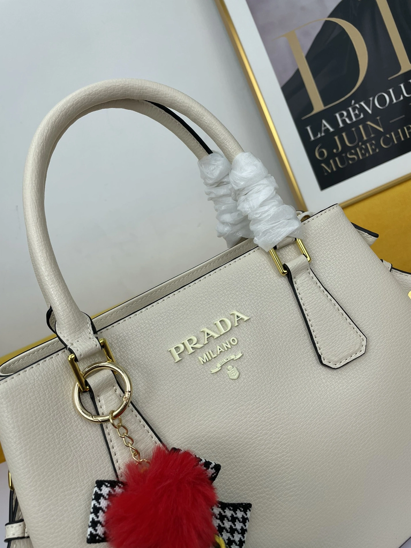 EyeCatching 9805 Prada AAA Quality Handbags For Women