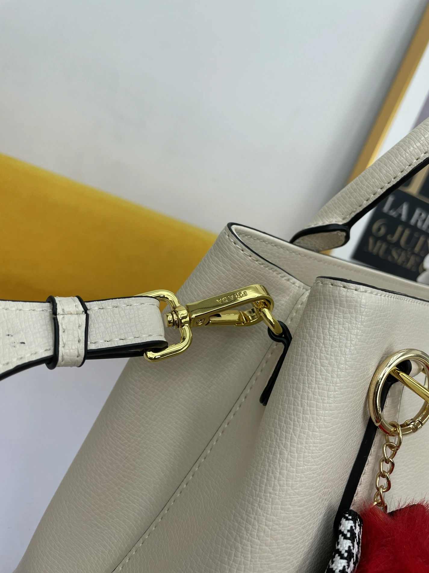 EyeCatching 9805 Prada AAA Quality Handbags For Women