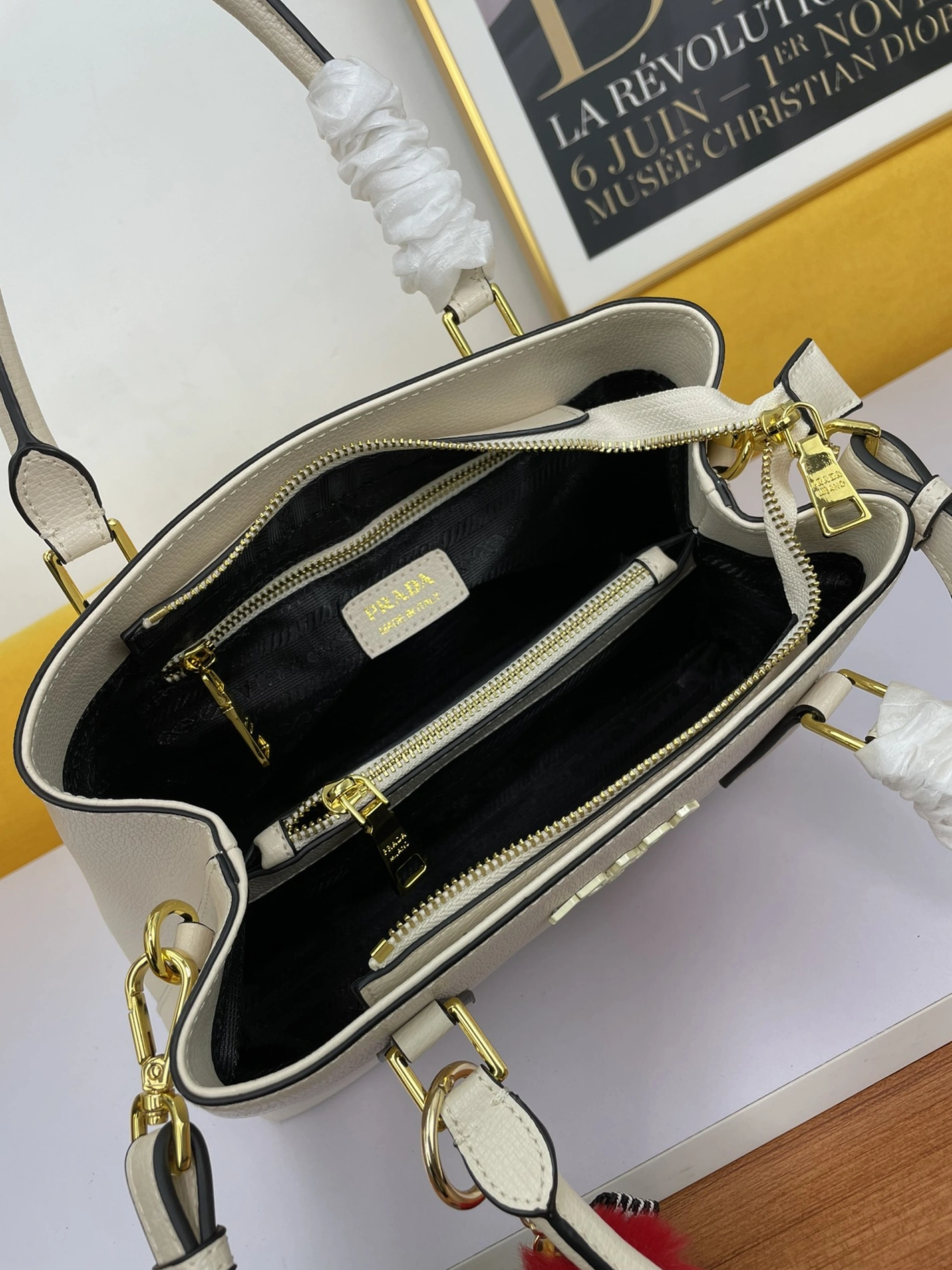 EyeCatching 9805 Prada AAA Quality Handbags For Women