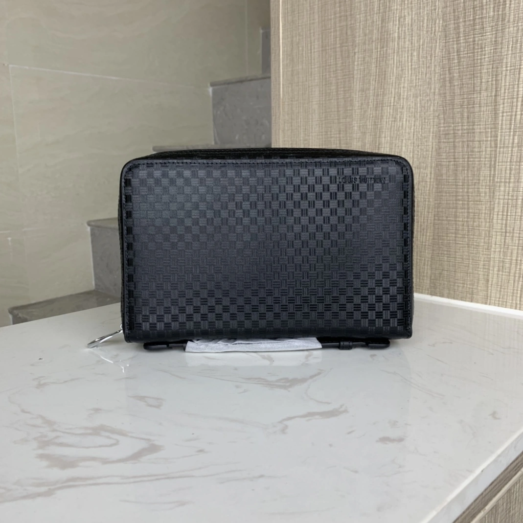Fashionable 114 Louis Vuitton AAA Man Wallets
