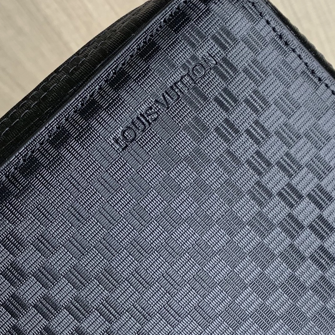 Fashionable 114 Louis Vuitton AAA Man Wallets