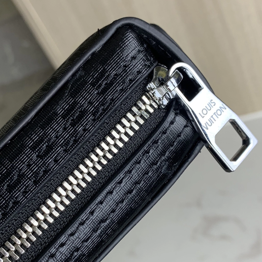 Fashionable 114 Louis Vuitton AAA Man Wallets