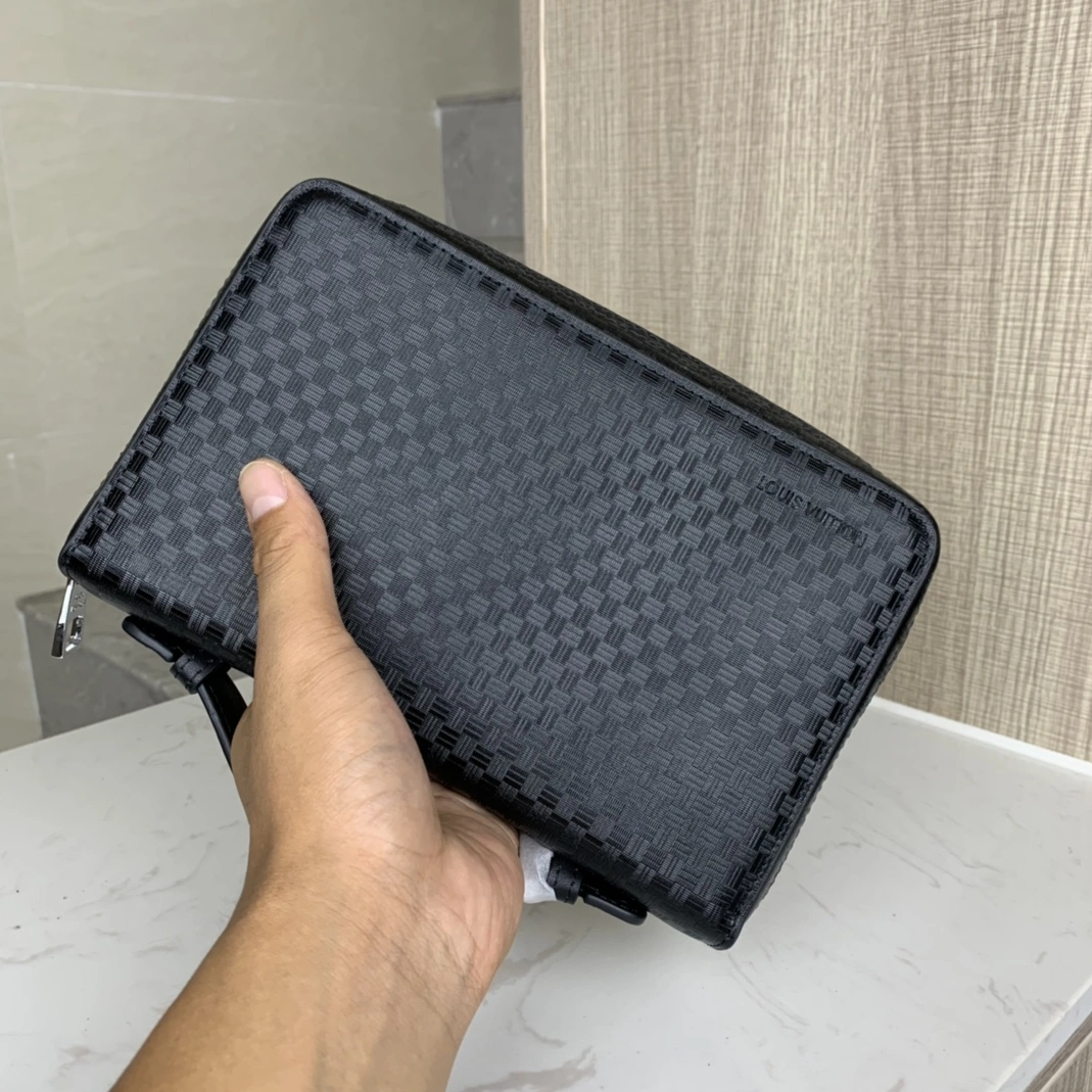 Fashionable 114 Louis Vuitton AAA Man Wallets