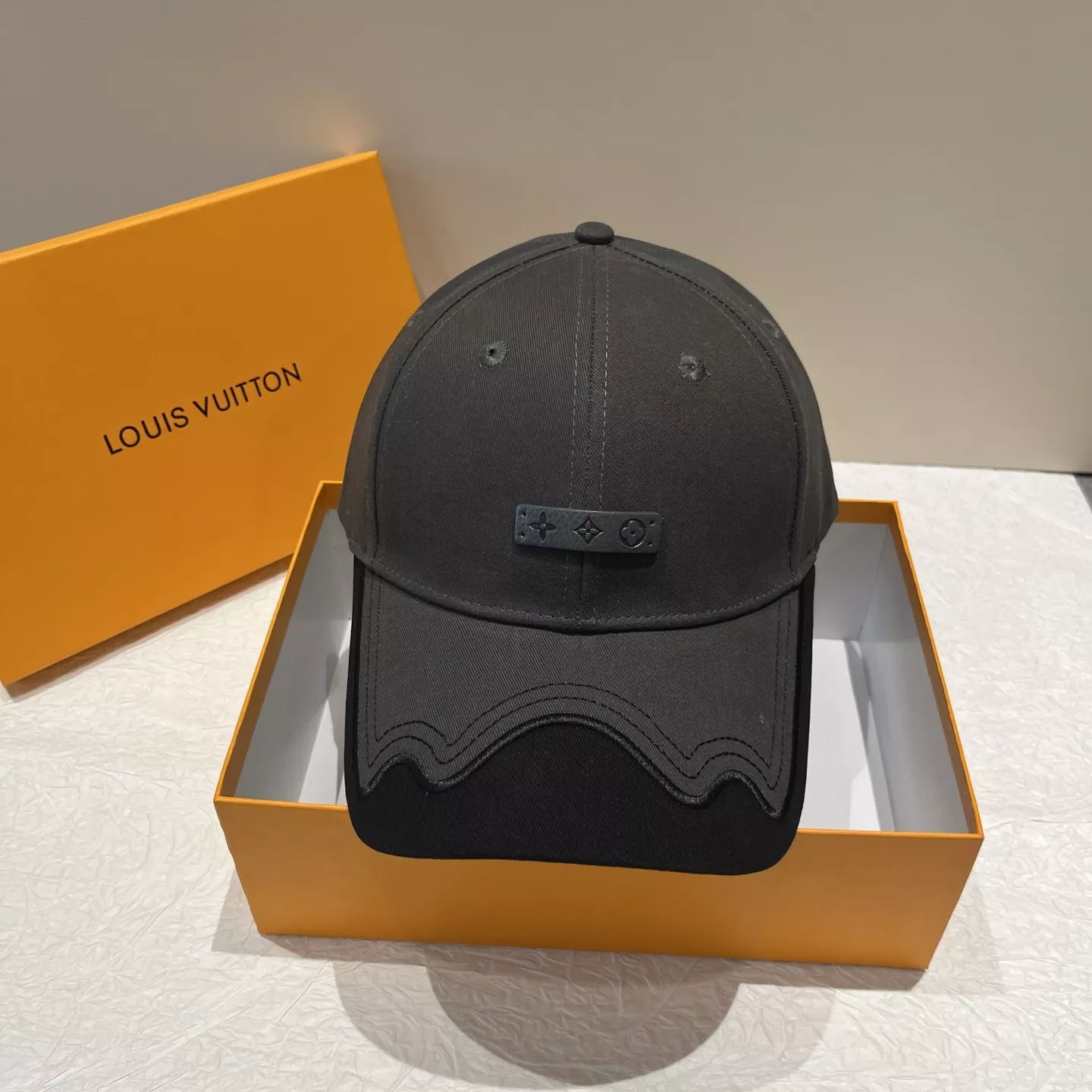 Fashionable 1575 Louis Vuitton LV Caps