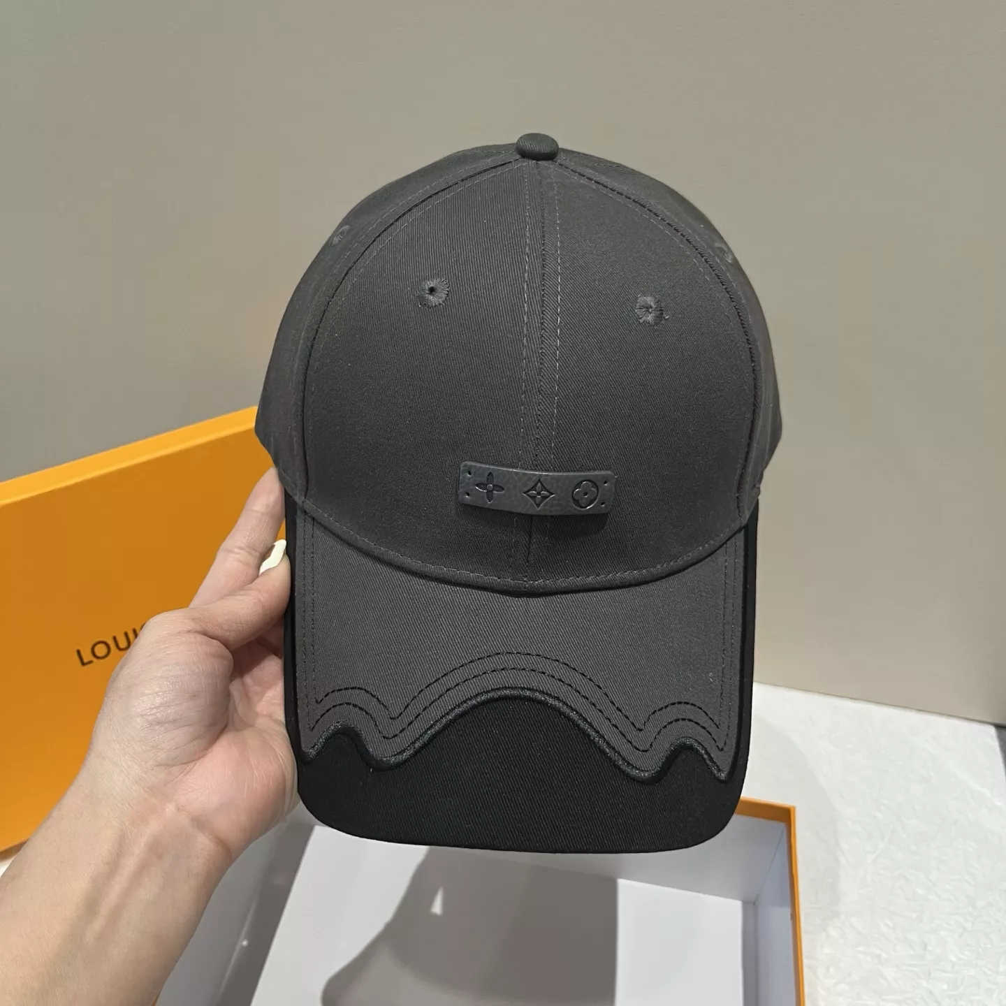 Fashionable 1575 Louis Vuitton LV Caps