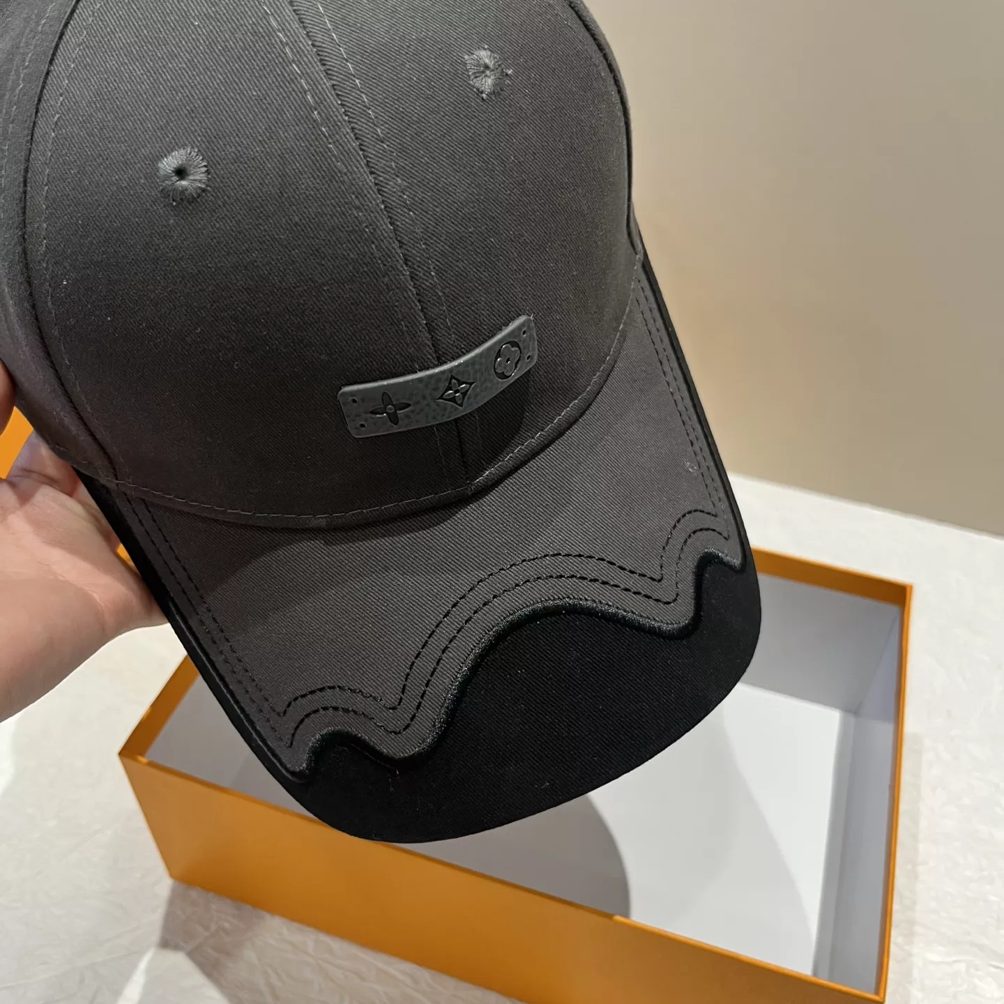 Fashionable 1575 Louis Vuitton LV Caps