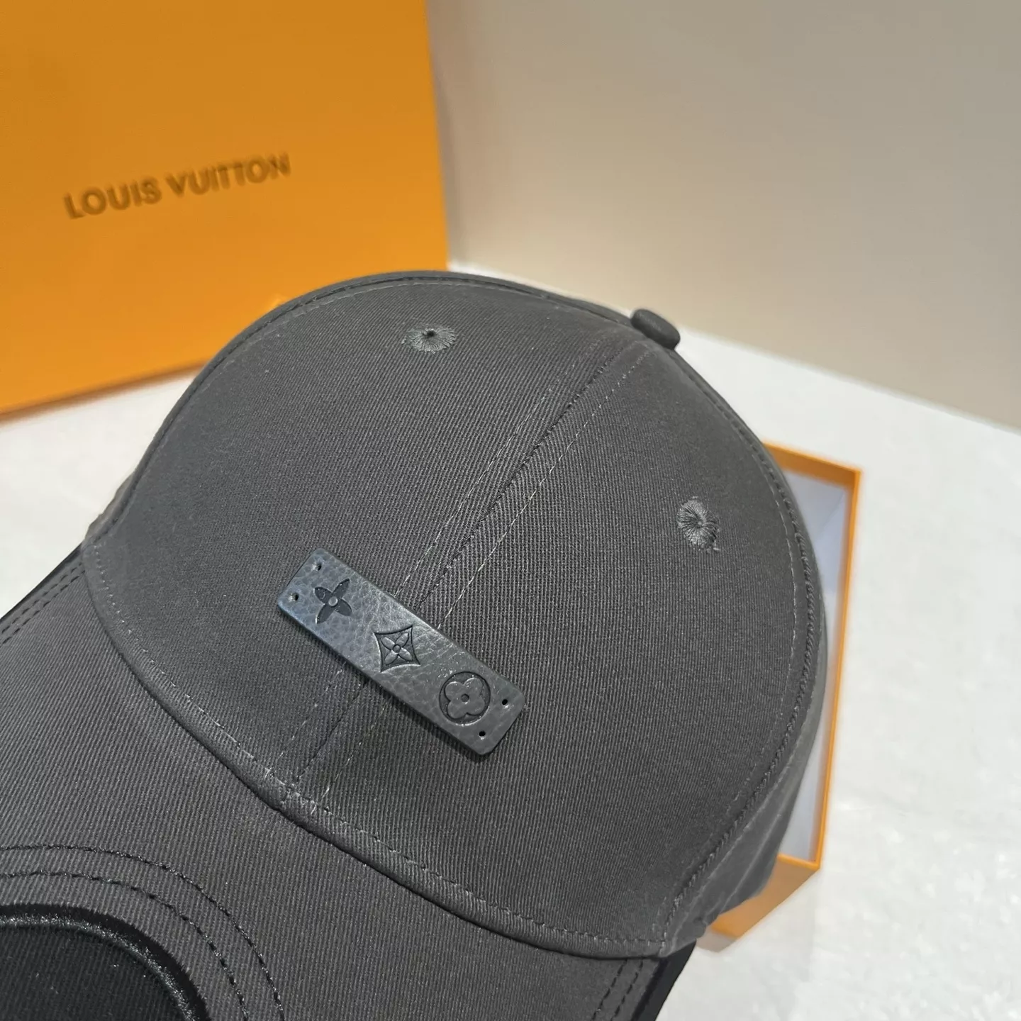 Fashionable 1575 Louis Vuitton LV Caps