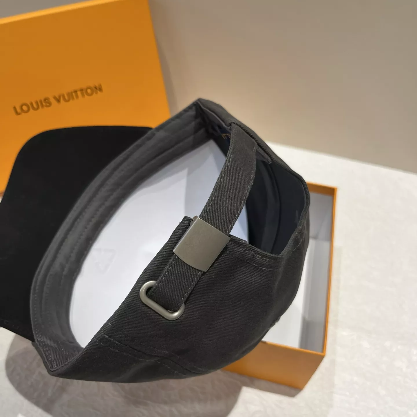 Fashionable 1575 Louis Vuitton LV Caps