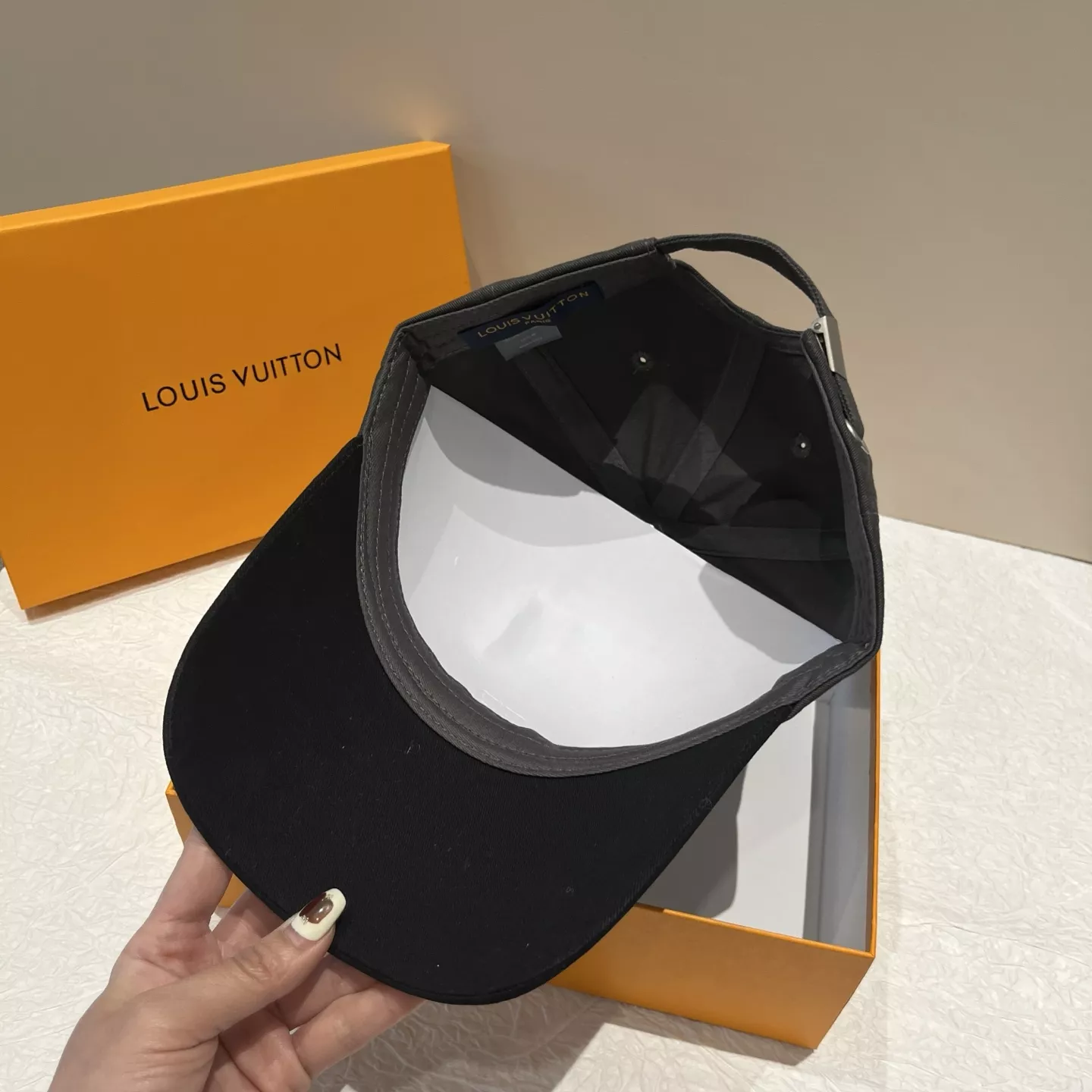Fashionable 1575 Louis Vuitton LV Caps