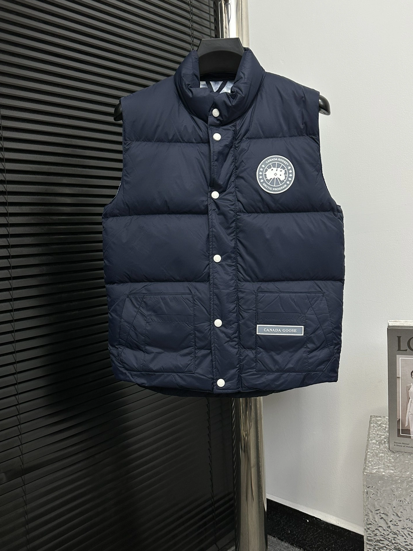 Fashionable 1606 Canada Goose Down Feather Coat Sleeveless For Unisex