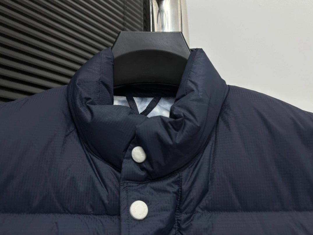 Fashionable 1606 Canada Goose Down Feather Coat Sleeveless For Unisex