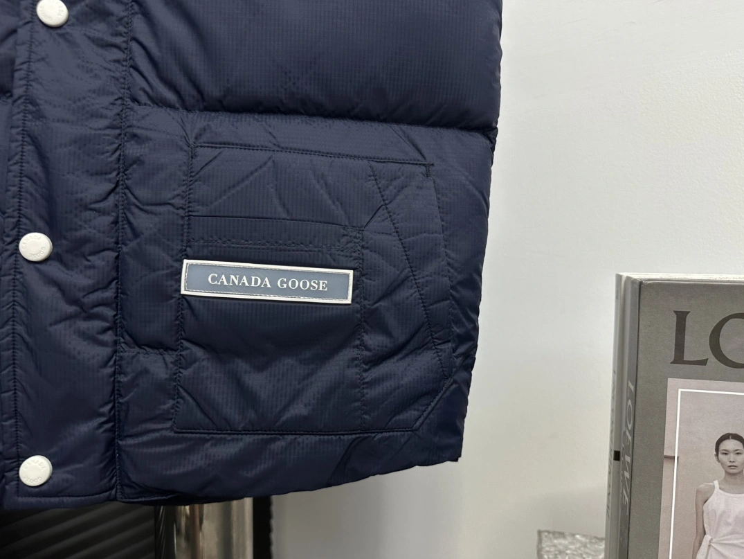 Fashionable 1606 Canada Goose Down Feather Coat Sleeveless For Unisex