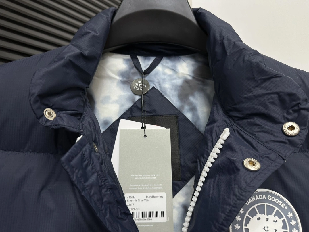 Fashionable 1606 Canada Goose Down Feather Coat Sleeveless For Unisex