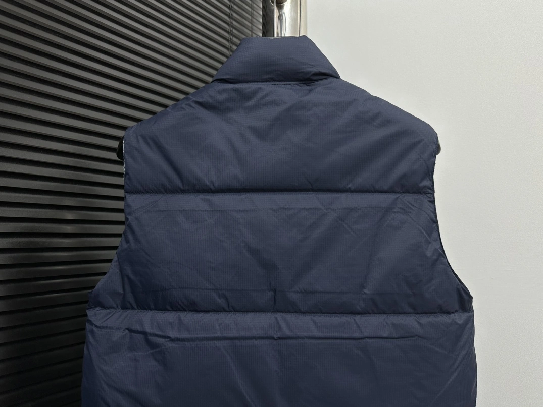 Fashionable 1606 Canada Goose Down Feather Coat Sleeveless For Unisex