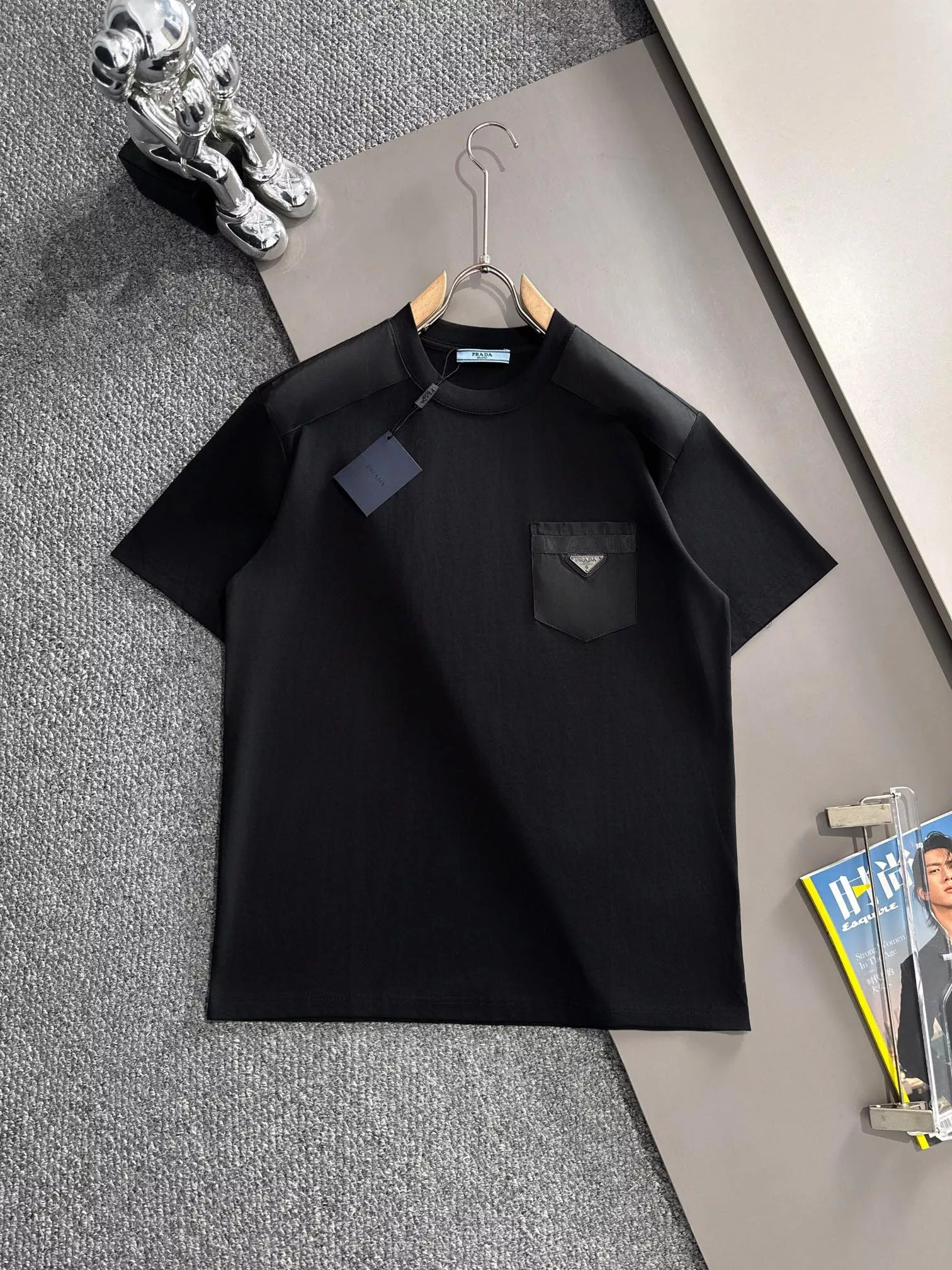 Fashionable 1896 Prada T-Shirts Short Sleeved For Unisex