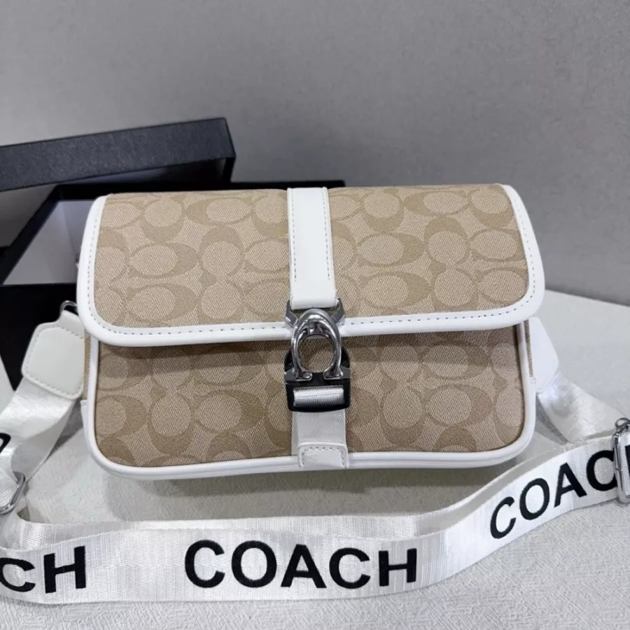 Fashionable 1983 Coach Messenger Bag For Women