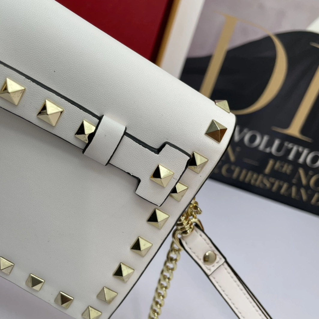Fashionable 2179 Valentino AAA Quality Messenger Bags For Women