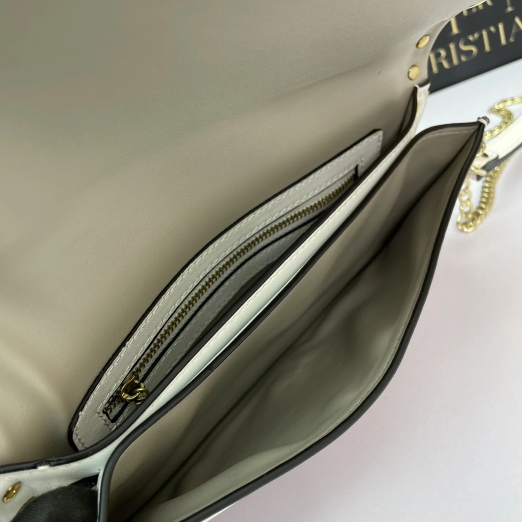 Fashionable 2179 Valentino AAA Quality Messenger Bags For Women