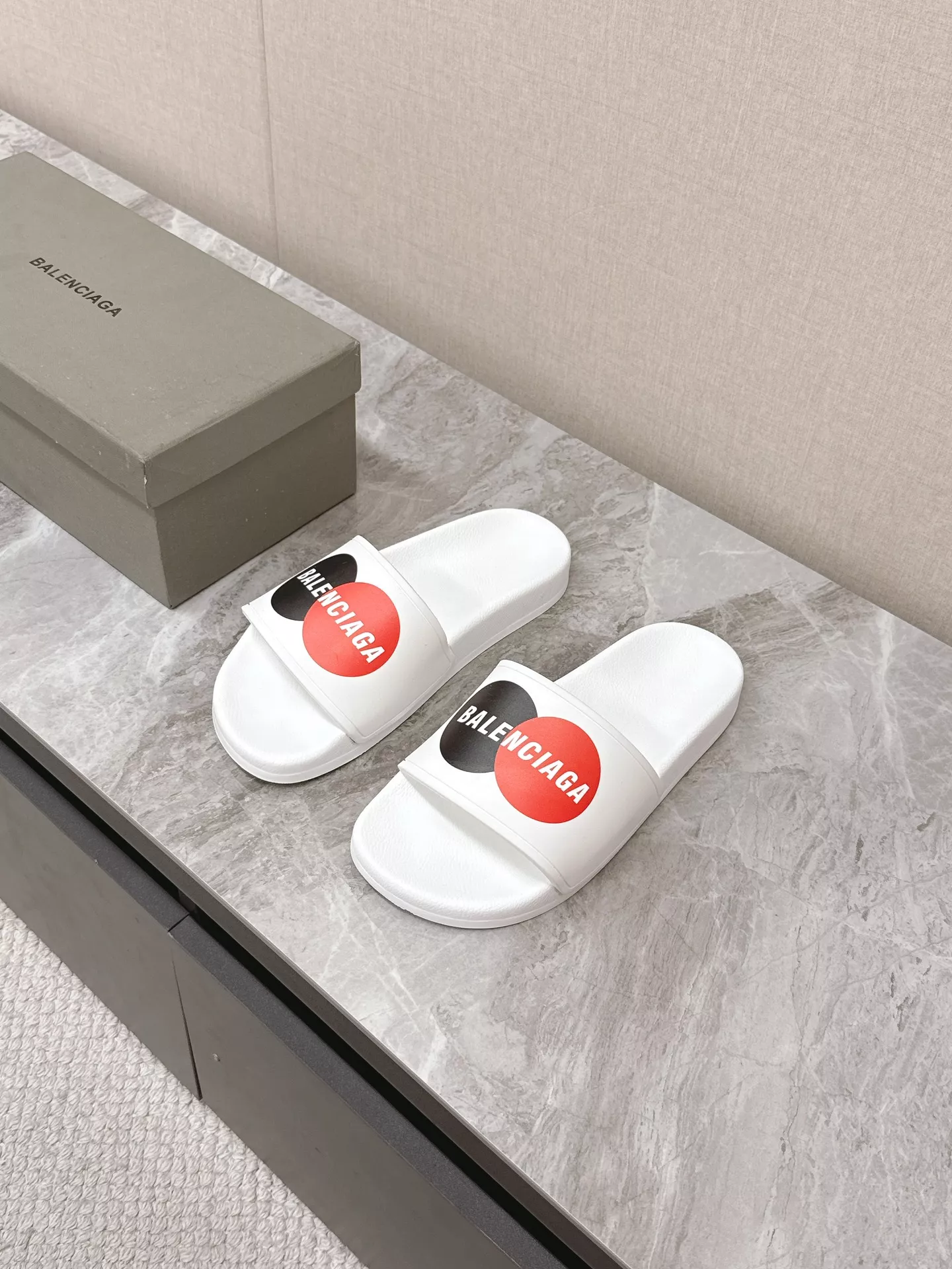 Fashionable 2189 Balenciaga Slippers For Men