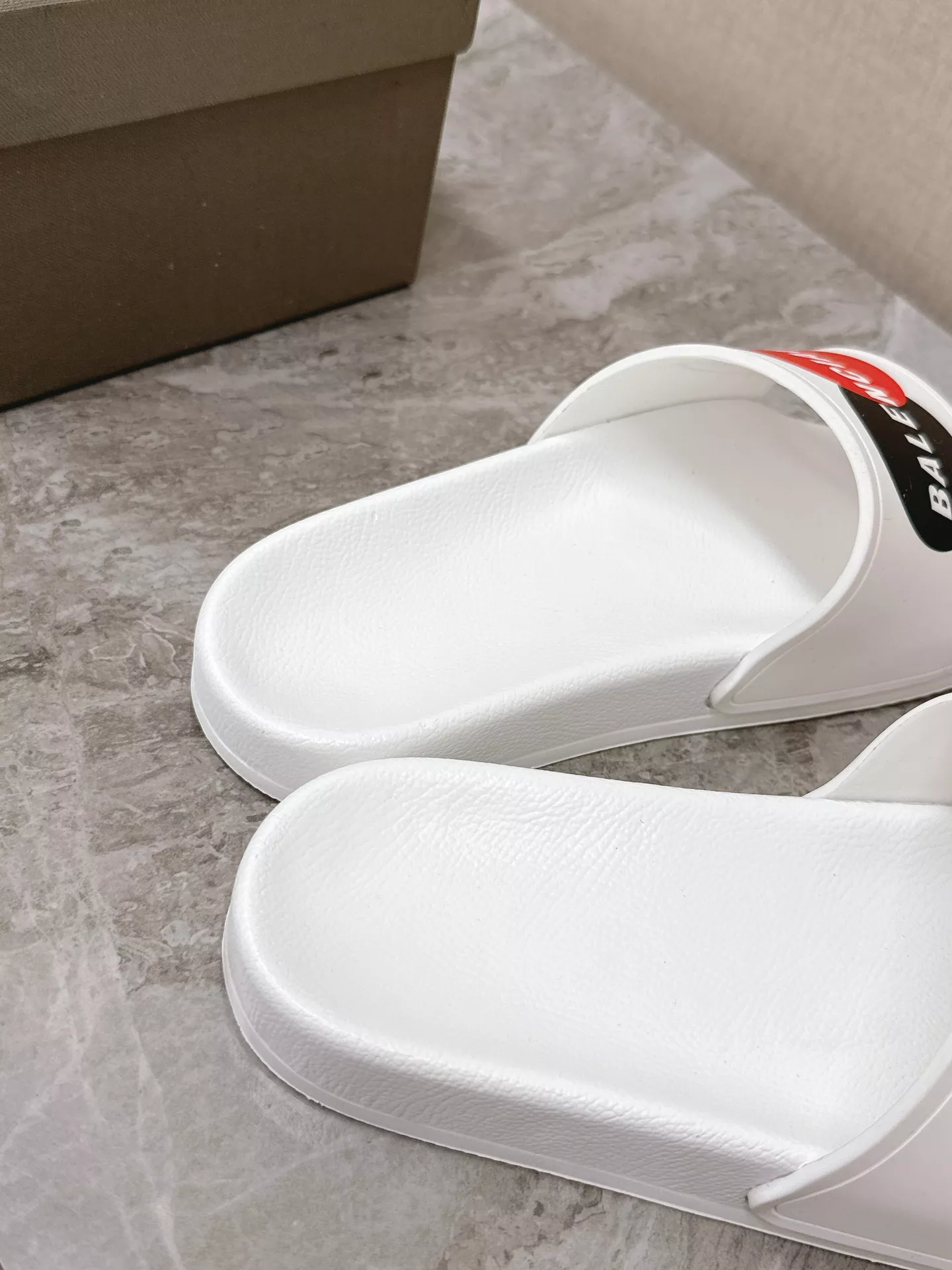 Fashionable 2189 Balenciaga Slippers For Men